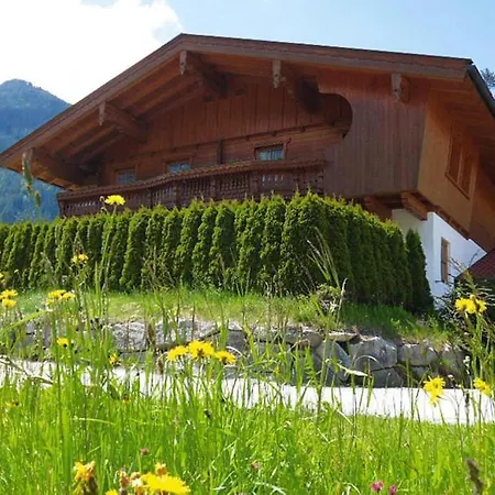 House In Near Waterfalls & Hiking Trails