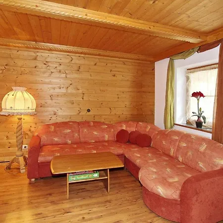 House In Near Waterfalls & Hiking Trails