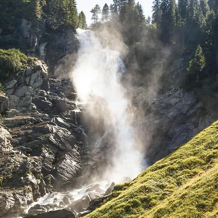 House In Near Waterfalls & Hiking Trails *