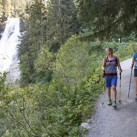 House In Near Waterfalls & Hiking Trails