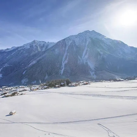 House In Near Waterfalls & Hiking Trails