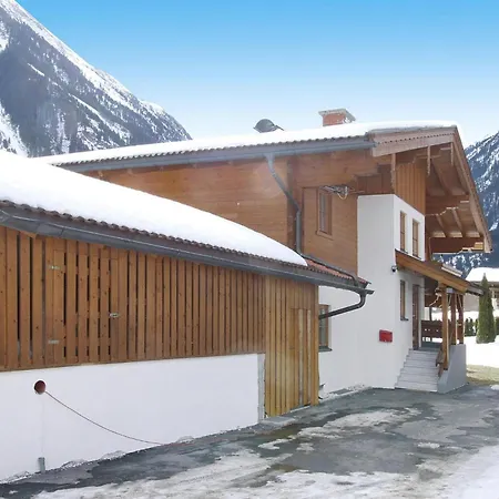 House In Near Waterfalls & Hiking Trails