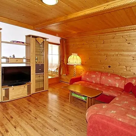 House In Near Waterfalls & Hiking Trails