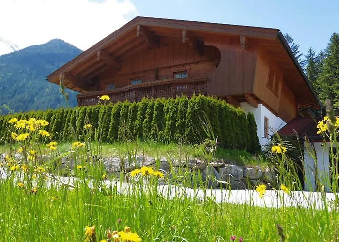 House In Near Waterfalls & Hiking Trails