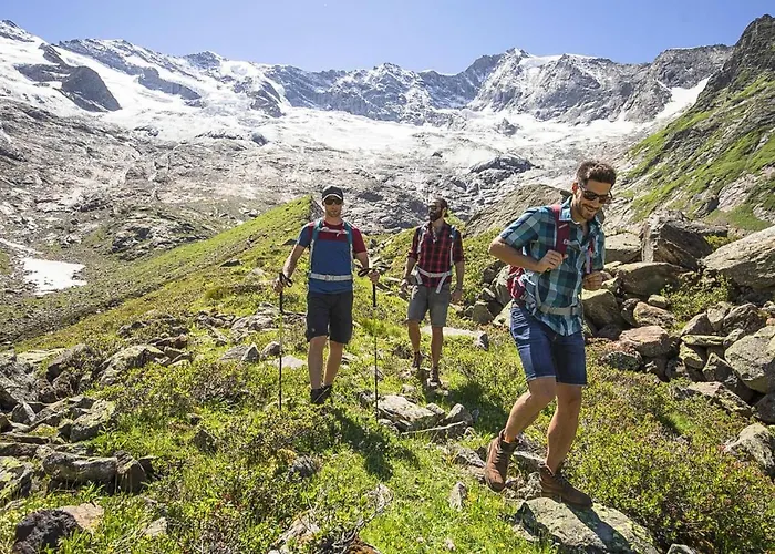 House In Near Waterfalls & Hiking Trails דירה