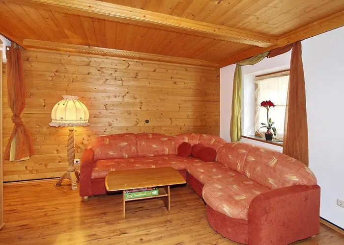 House In Near Waterfalls & Hiking Trails