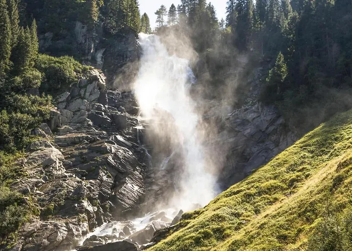 House In Near Waterfalls & Hiking Trails *