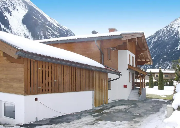 House In Near Waterfalls & Hiking Trails